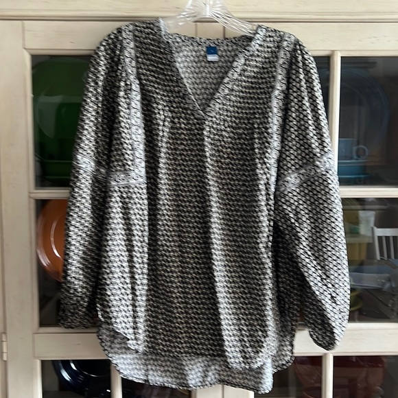 NWOT REALLY CUTE OLD NAVY PEASANT TOP BLACK & WHITE SIZE MEDIUM - Picture 1 of 3